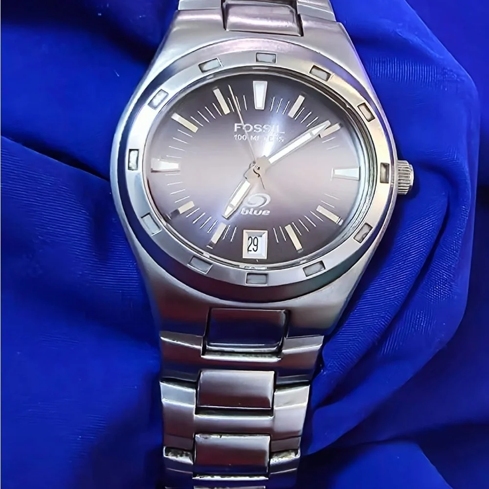 Fossil Blue Oval Diver's Mens Watch GUC Swiss Movement